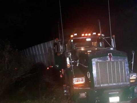 Frustran robo a un tractocamión en Calpulalpan