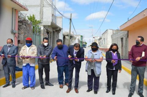 Entrega MACY obra de construcción de pavimento con concreto hidráulico en calle 3 Norte de Ixtenco