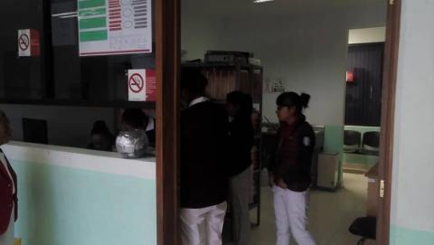 Denuncian usuarios mal servicio en centro de salud de Tlaltelulco imagen 2