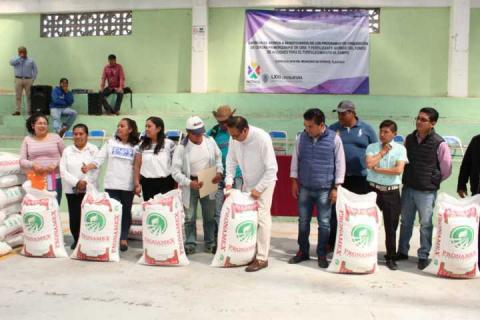 Alcalde de Ixtenco fortalece el campo con 60 toneladas de fertilizante imagen 3