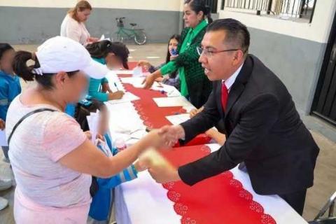¡Sergio Lara entrega becas a estudiantes de Papalotla! imagen 1