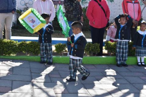 Hacen entrega de uniformes escolares en Secundaria Juan Cuamatziz en Teolocholco imagen 19