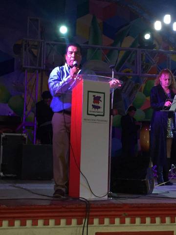 Alcalde de Tequexquitla, festeja el día del maestro imagen 2