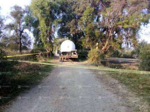 Huachicoleros abandonan pipa conectada a ducto de Pemex imagen 4
