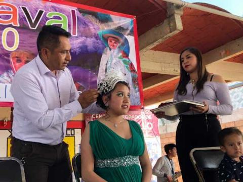 Oscar Pérez apadrinó la coronación de la reina del carnaval de Xalcaltzinco