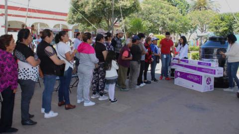 Alcalde de Calpulalpan apoya a grupos vulnerables con calentadores y tinacos imagen 1