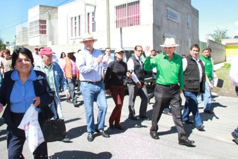 Visita el gobernador del estado el municipio de Apizaco imagen 1