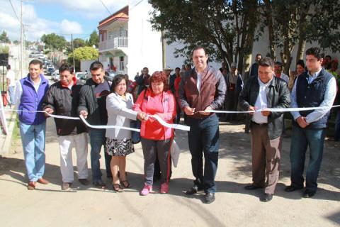 Entrega el alcalde de Apizaco paquete de obras en Santa Anita Huiloac imagen 1