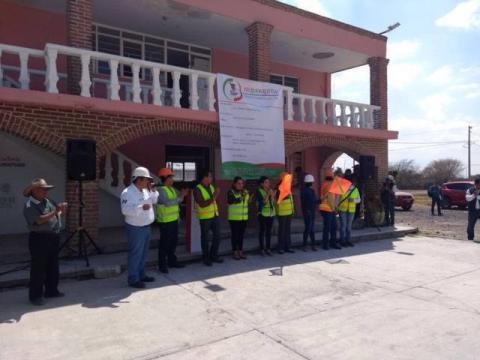 Banderazo de inicio obra de comedor comunitario en Tequexquitla imagen 1
