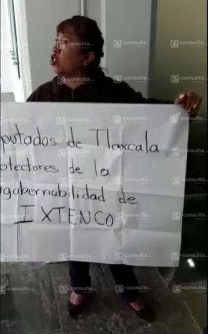 Inconformes por el caso Ixtenco se manifiestan en el Congreso imagen 1