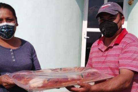Ayuntamiento entrega juguetes y roscas a familias de Totolac
