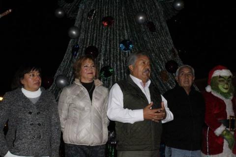 Con el encendido del Árbol de Navidad sirva para que reflexionemos: alcalde imagen 4