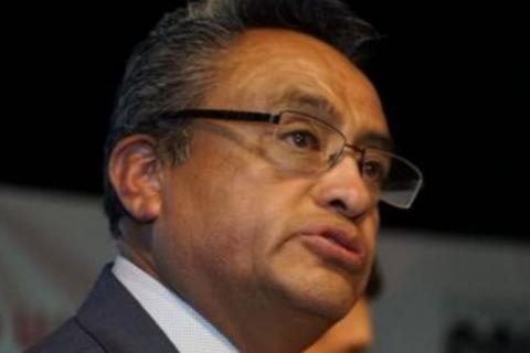 Secretario de Educación agarra sus tiliches y busca reasignar una de sus plazas