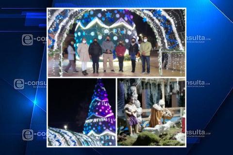 Iluminación del monumental árbol navideño y adornos alusivos en Tetla