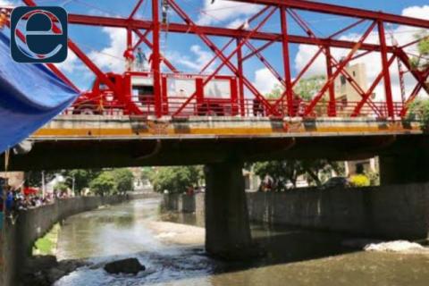 Hombre es apuñalado en zona aledaña a tianguis sabatino de la capital