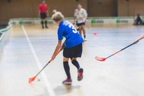 El floorball como fenómeno escolar que convirtió un juego de gimnasio en deporte de masas