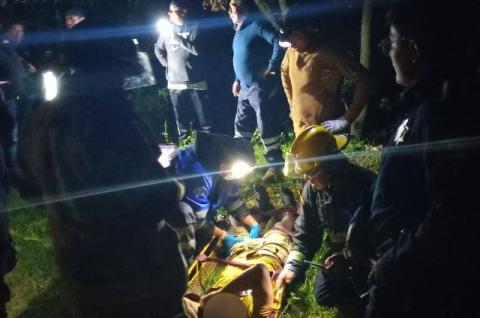Rescatistas de Papalotla brindaron auxilio a sujeto que cayó a una barranca, en Papalotla