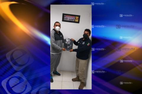 Entrega MACY uniformes a policías Municipales de Ixtenco