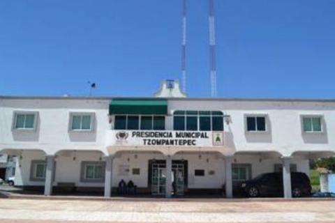 Personal del Ayuntamiento de Tzompantepec quieren su finiquito