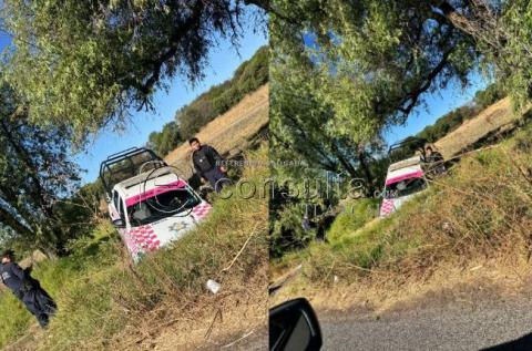 ¡Se va al hoyo! Patrulla de Huactzinco sufre percance por hundimiento de terreno en Val’Quirico imagen 2