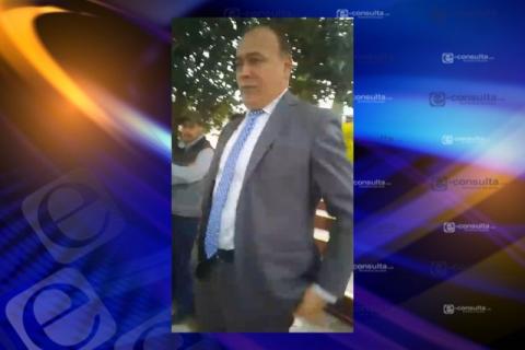 Padres de familia de la Técnica 23 se enfrentan al director por imposición de uniforme de gala