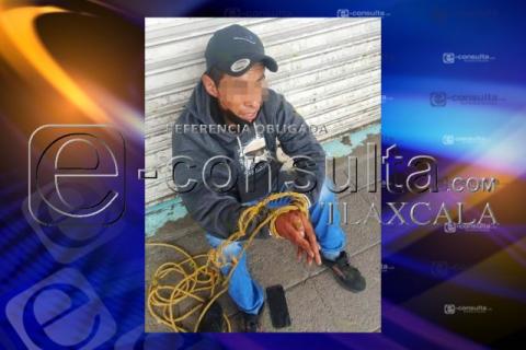 En Apizaco amarran a un poste a l4dr0n que intentó r0bar un celular