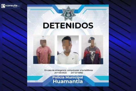Policía de Huamantla retira de la vía pública a tres hombres que consumían sustancias nocivas