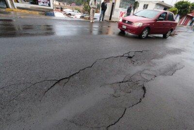 Denuncian peligroso hundimiento en Loma Xicohténcatl imagen 5
