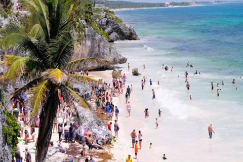 Se contagian cientos de mexicanos y extranjeros por fiesta Covid en Tulum