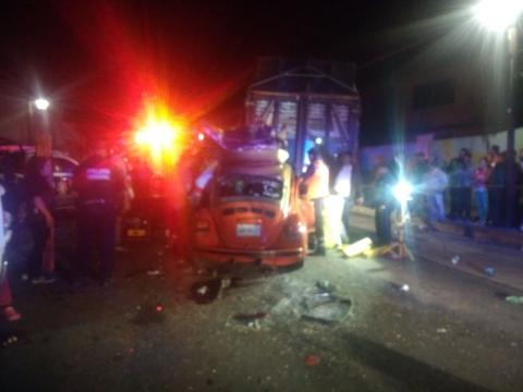 Se impacta contra camioneta de huehues y fallece imagen 4