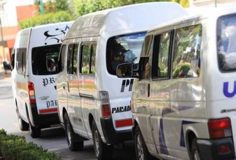 Cafre tira a mujer de unidad se transporte público imagen 1