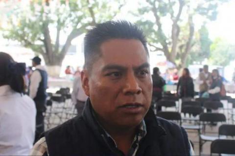 Se excede en funciones edil de Acuamanala y gobierna con pura gente maleada