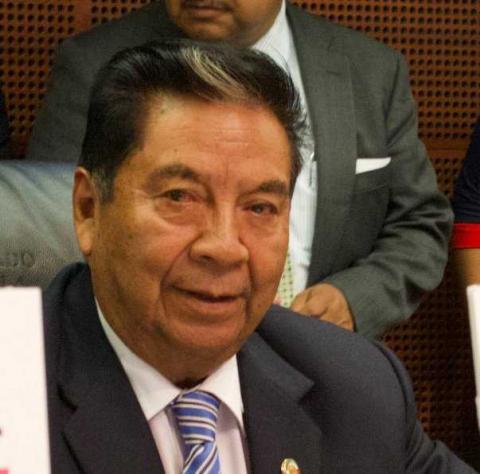 Senador Molina se martiriza ante inminente caída