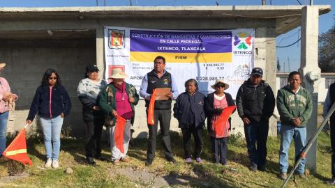 Alcalde impulsa desarrollo en calle Pedregales con guarniciones y banquetas imagen 3