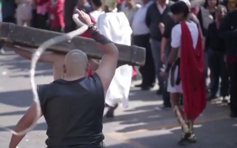 Morbo y sangre supera la fe en Semana Santa imagen 2