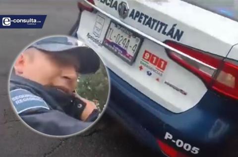 Mujer encara a policías de Apetatitlán que supuestamente la insultaron y la querían atropellar