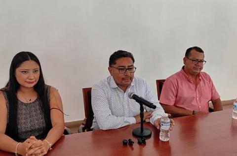 Se deslinda alcalde de Zacatelco de los estudiantes besucones y de la presidenta de los billetes