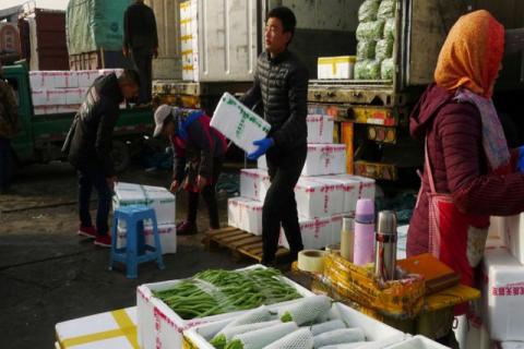 Cierran mercado de Pekin por fuertes rastros de coronavirus en sus alimentos