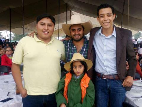 Se reúne la clase política en paellas de Apetatitlán imagen 5