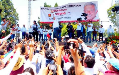 AMLO logró reunir entre 60 y 70 mil personas en sus dos eventos imagen 5