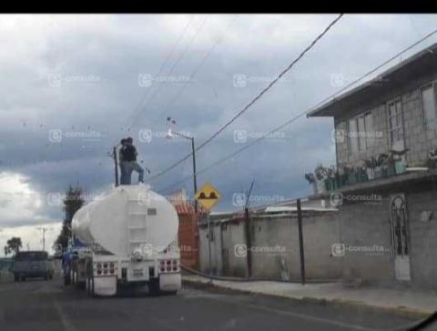 Alcalde de Españita deja sin agua a la población y compra pipas para su familia imagen 1