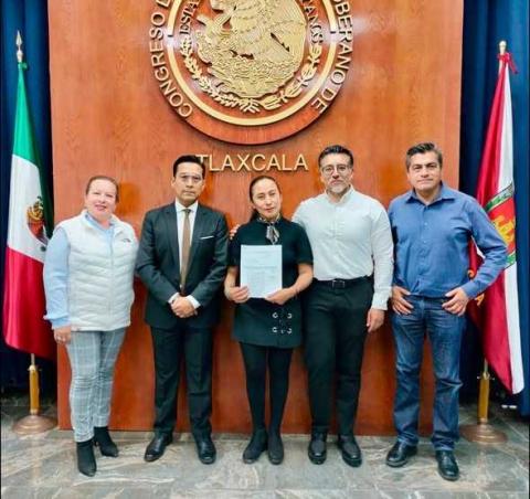 Postulan UPET y COMECOT a Miriam Bueno para recibir la Presea Miguel N. Lira