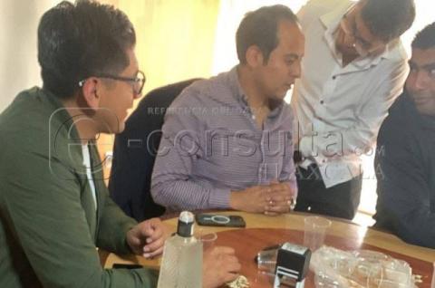 Le piden a presidente borrachito que explique el robo de la camioneta oficial del Ayuntamiento de Mazatecochco