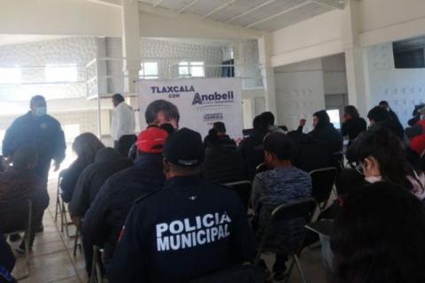 Hace años los oprimió y hoy Anabell pide elvoto de policías estatales