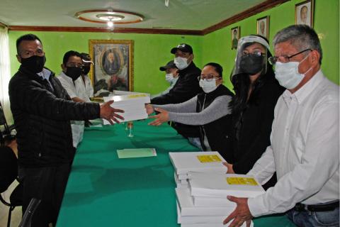 Entregan caretas de protección a transportistas en Xiloxoxtla