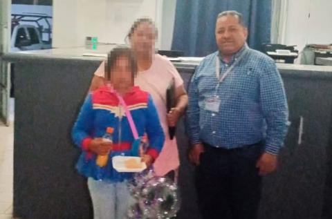 Policía de Chiautempan brinda atención a menor extraviada; la reúne con su madre