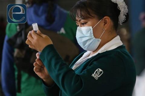 Maestros aplauden a la 4T por vacunación contra Covid-19