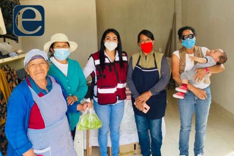 Yazmín del Razo felicita a madres de Tlaltelulco