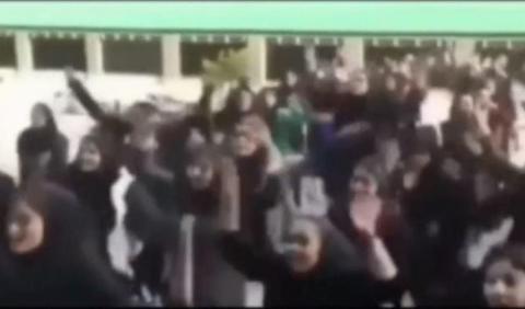 Se vuelve viral polémico baile para menores