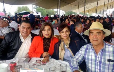 Se reúne la clase política en paellas de Apetatitlán imagen 4